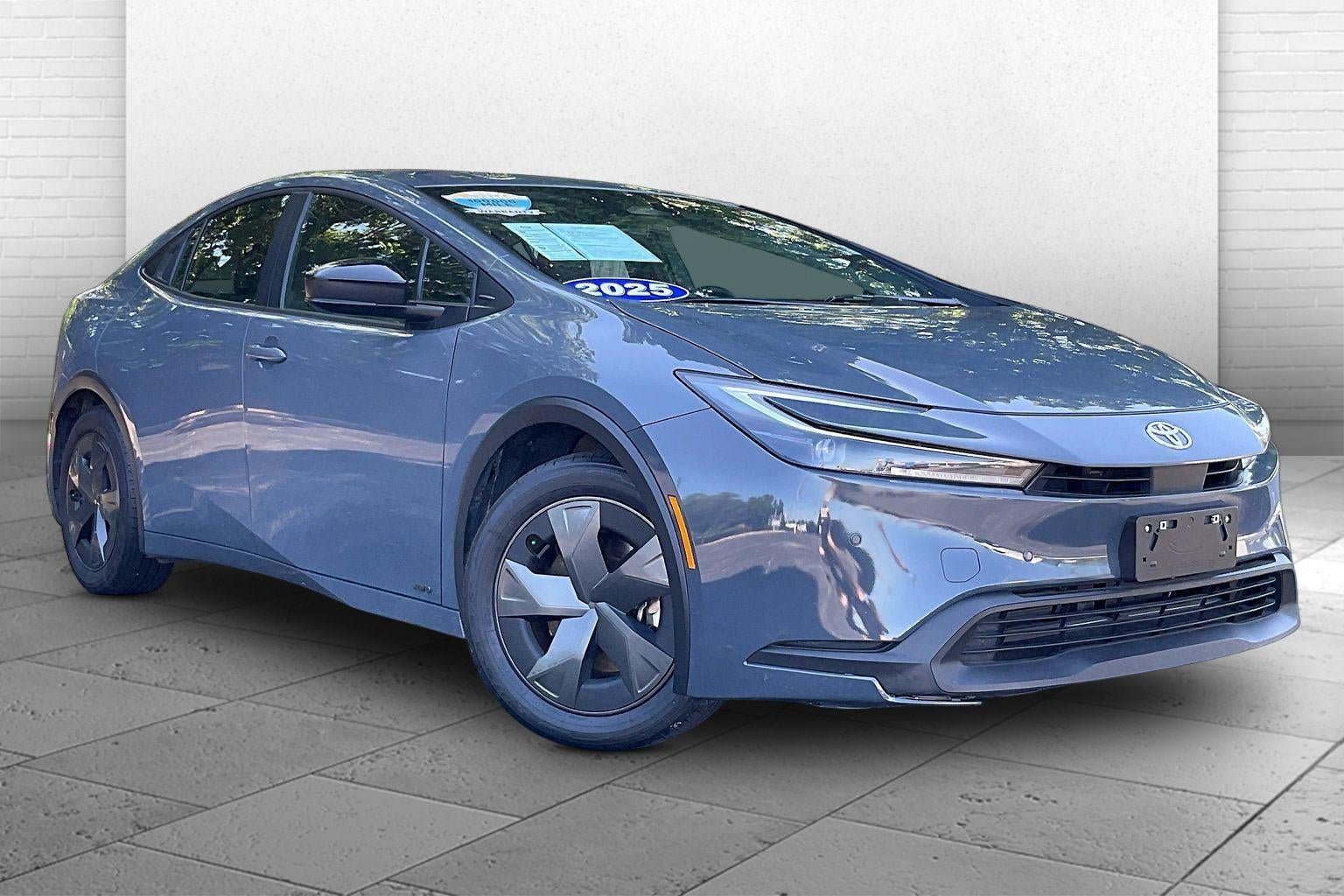2025 Toyota Prius LE