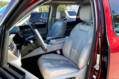 2024 Jeep Wagoneer Base