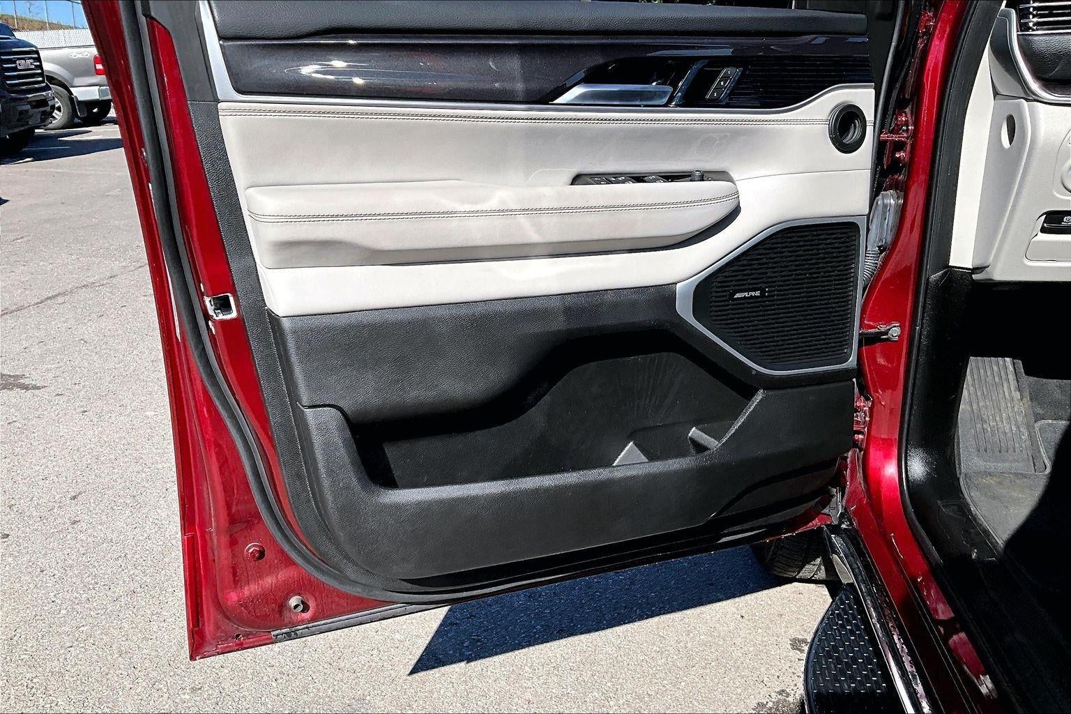 2024 Jeep Wagoneer Base