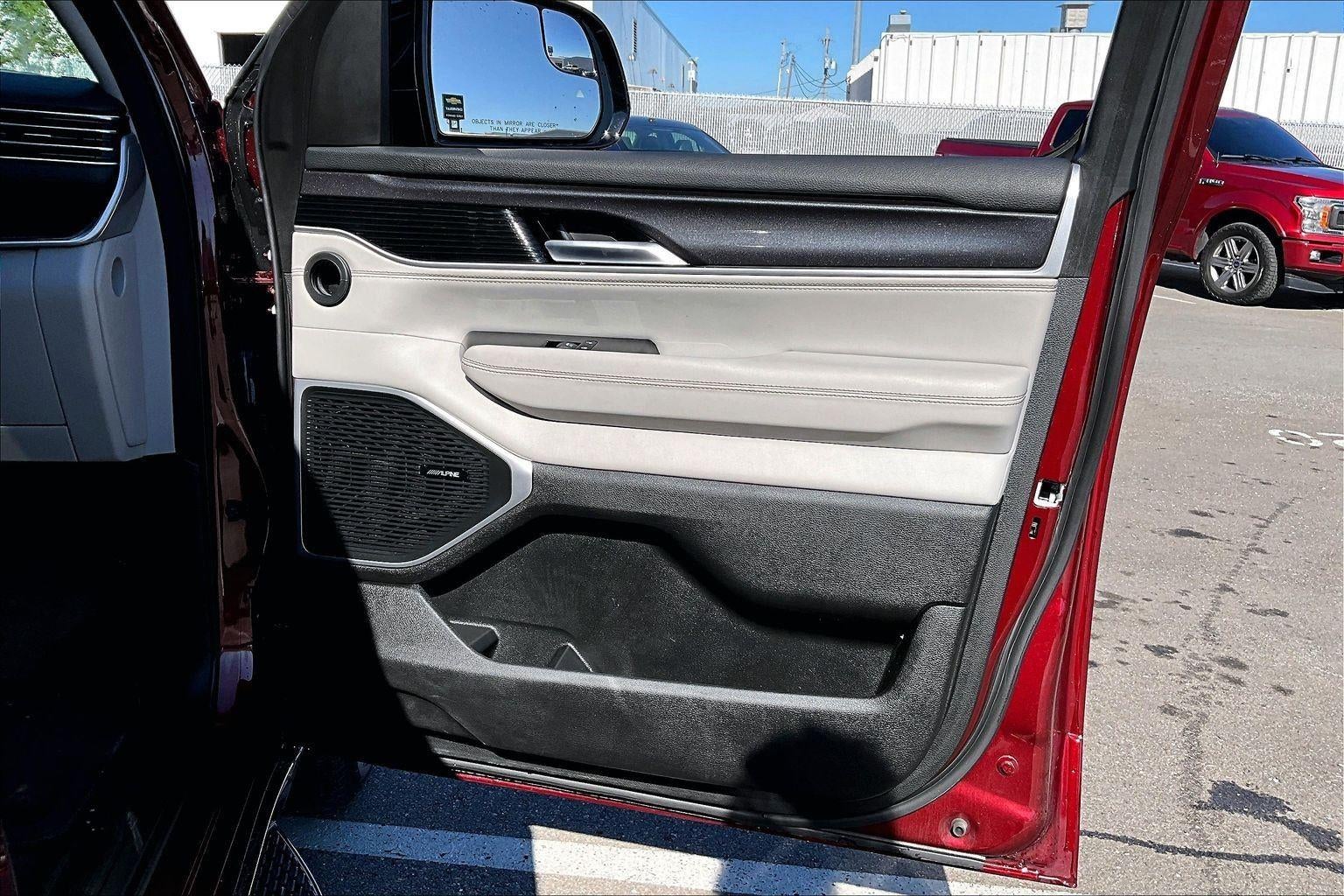 2024 Jeep Wagoneer Base