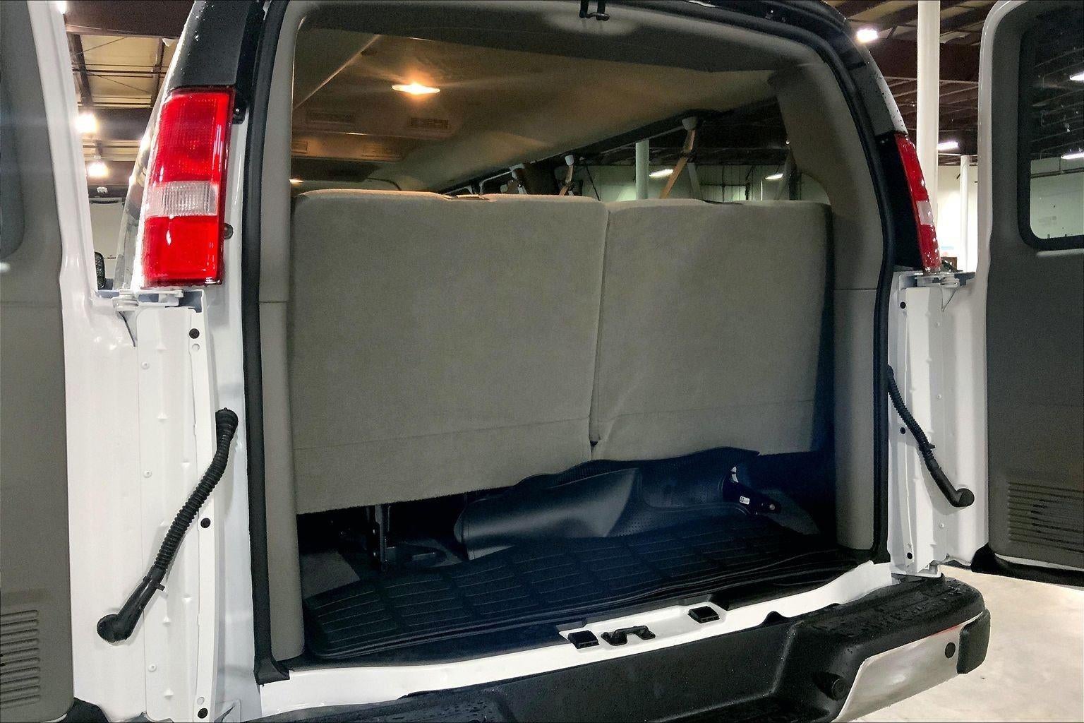 2026 Chevrolet Express Passenger 1LT
