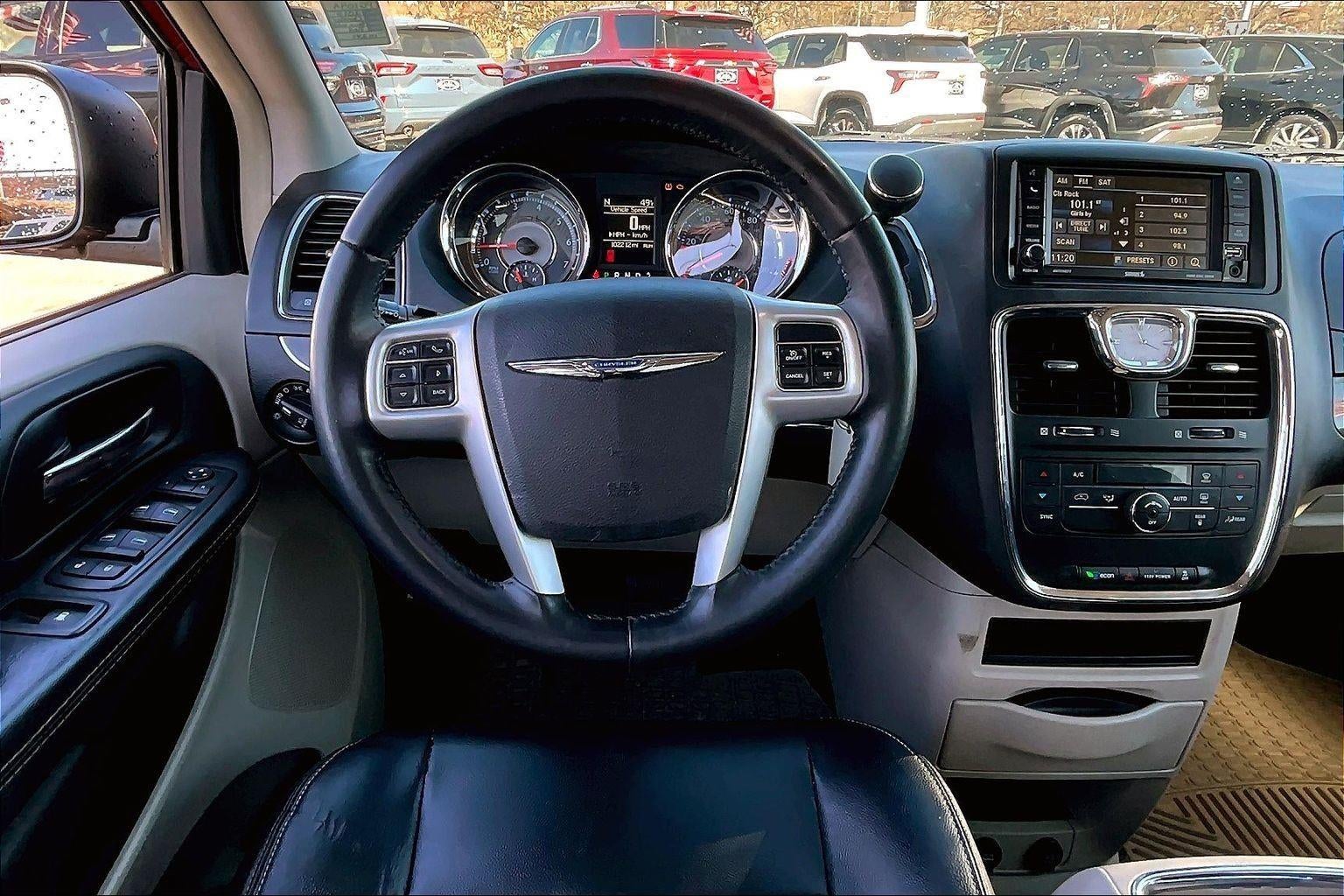 2016 Chrysler Town & Country Touring