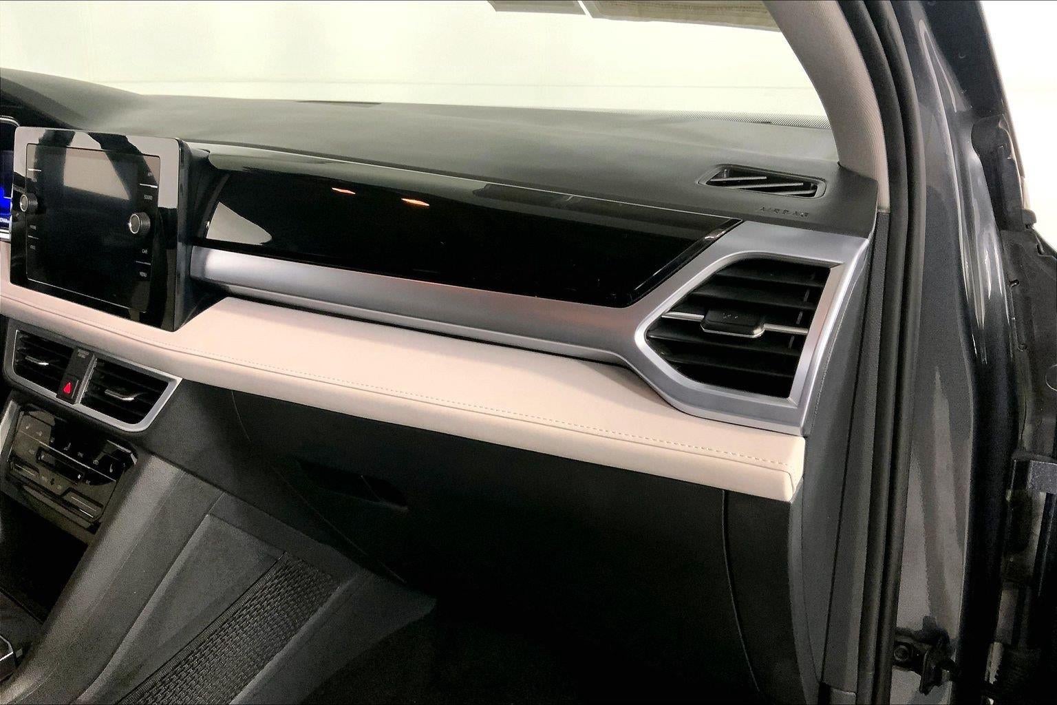2025 Volkswagen Taos SE