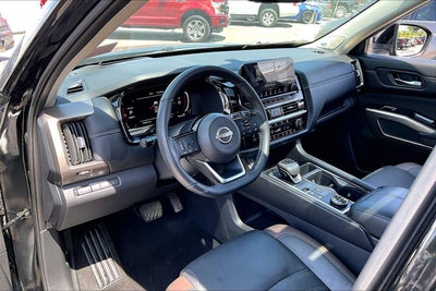 2024 Nissan Pathfinder Platinum