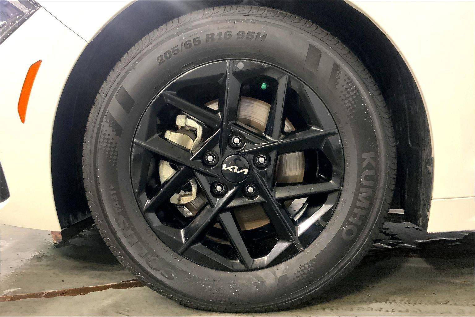 2025 Kia K5 LXS