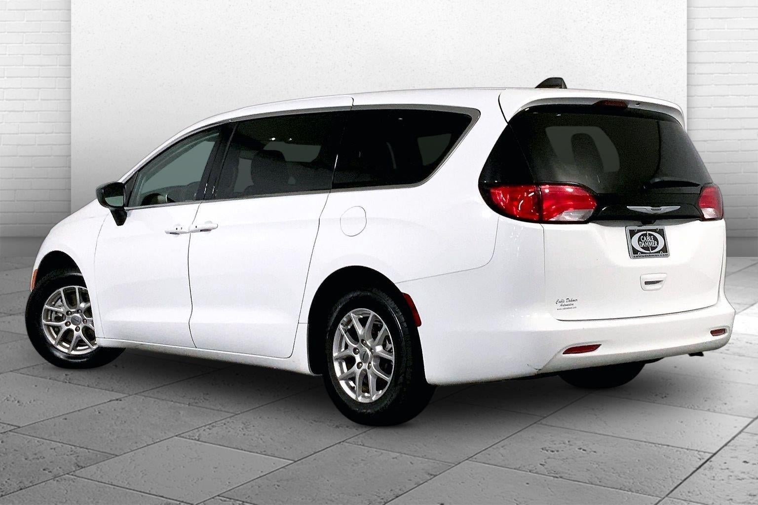 2024 Chrysler Voyager LX