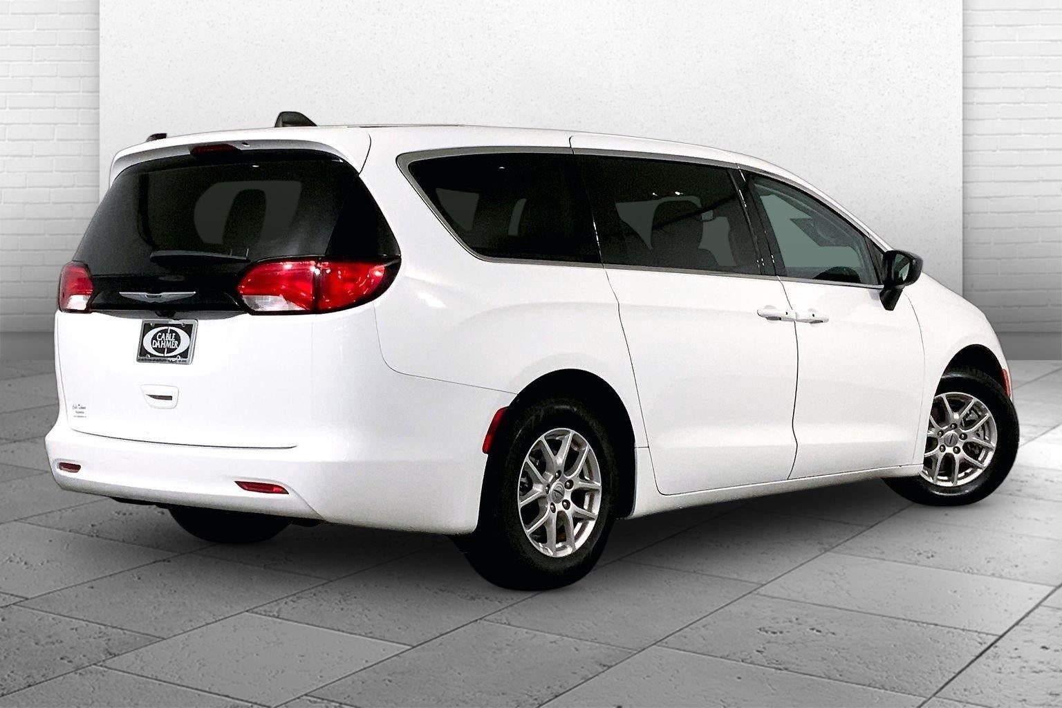 2024 Chrysler Voyager LX