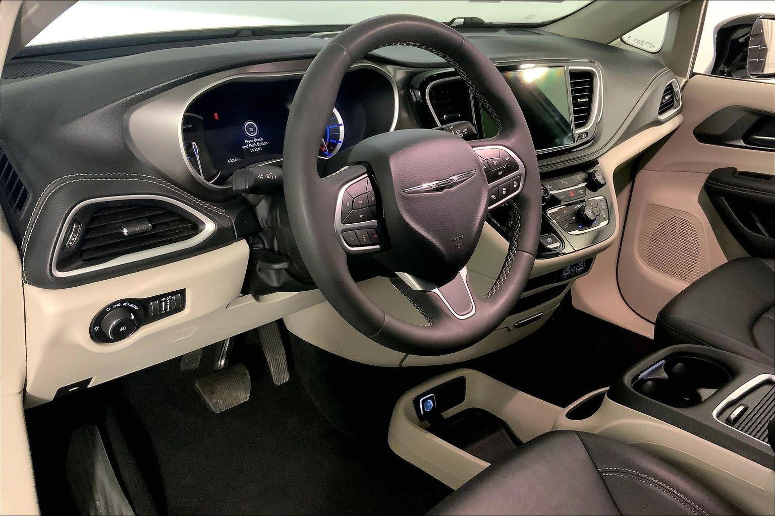 2024 Chrysler Pacifica Hybrid Select