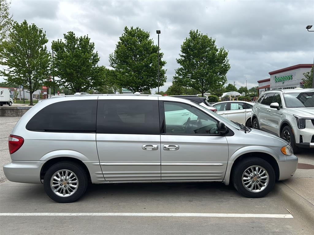 2002 Chrysler Town & Country Limited